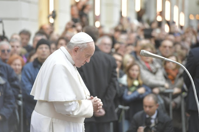 Ni résigné, ni aligné: le regard du pape François sur le conflit en Ukraine